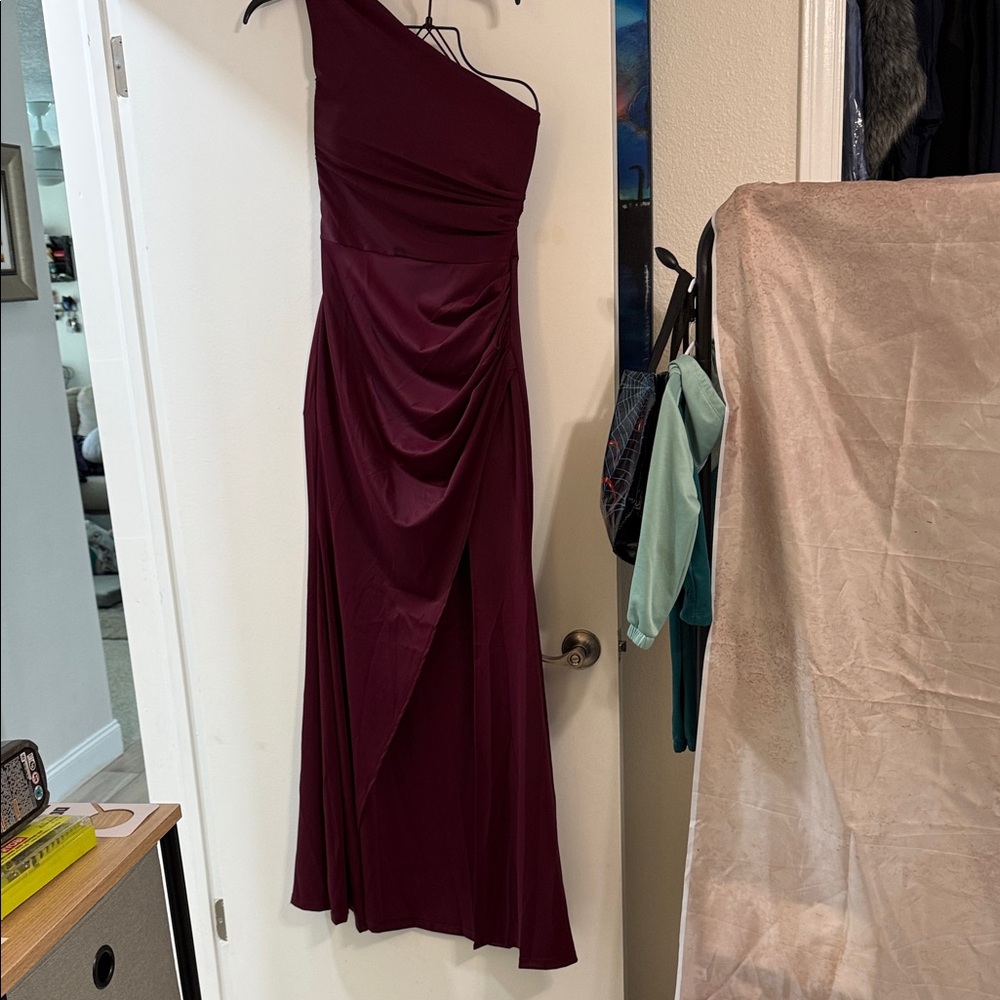 Miusol One-Shoulder Burgundy Dress